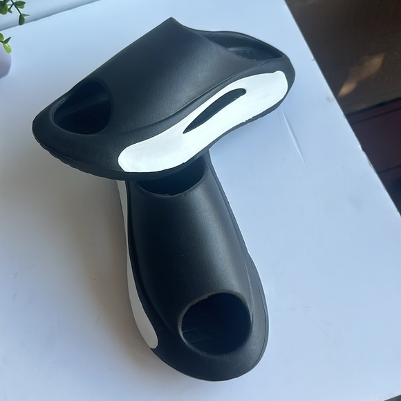 Hollow Out Futuristic Beach Slippers In Black and White-Sz 42-43-US 10-10.5 - Picture 14 of 15